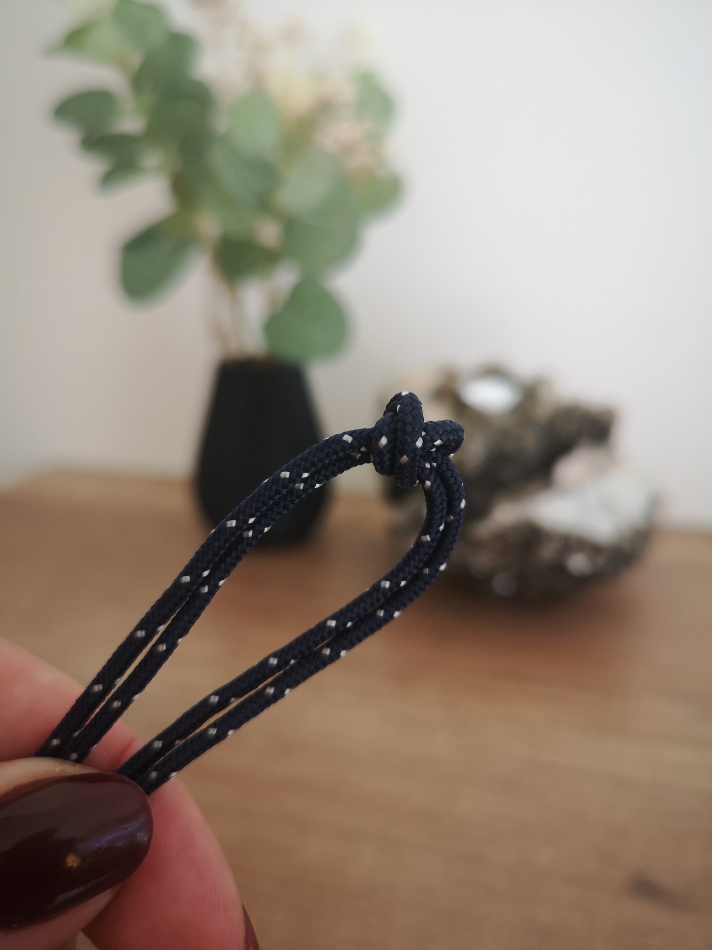 2mm paracord. Navy/white