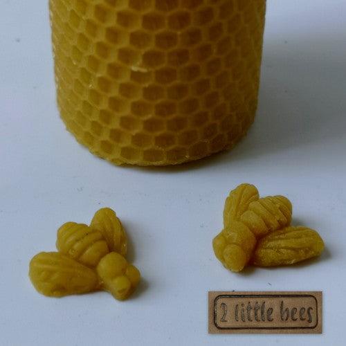 16 cm beeswax candle. 2 little bees