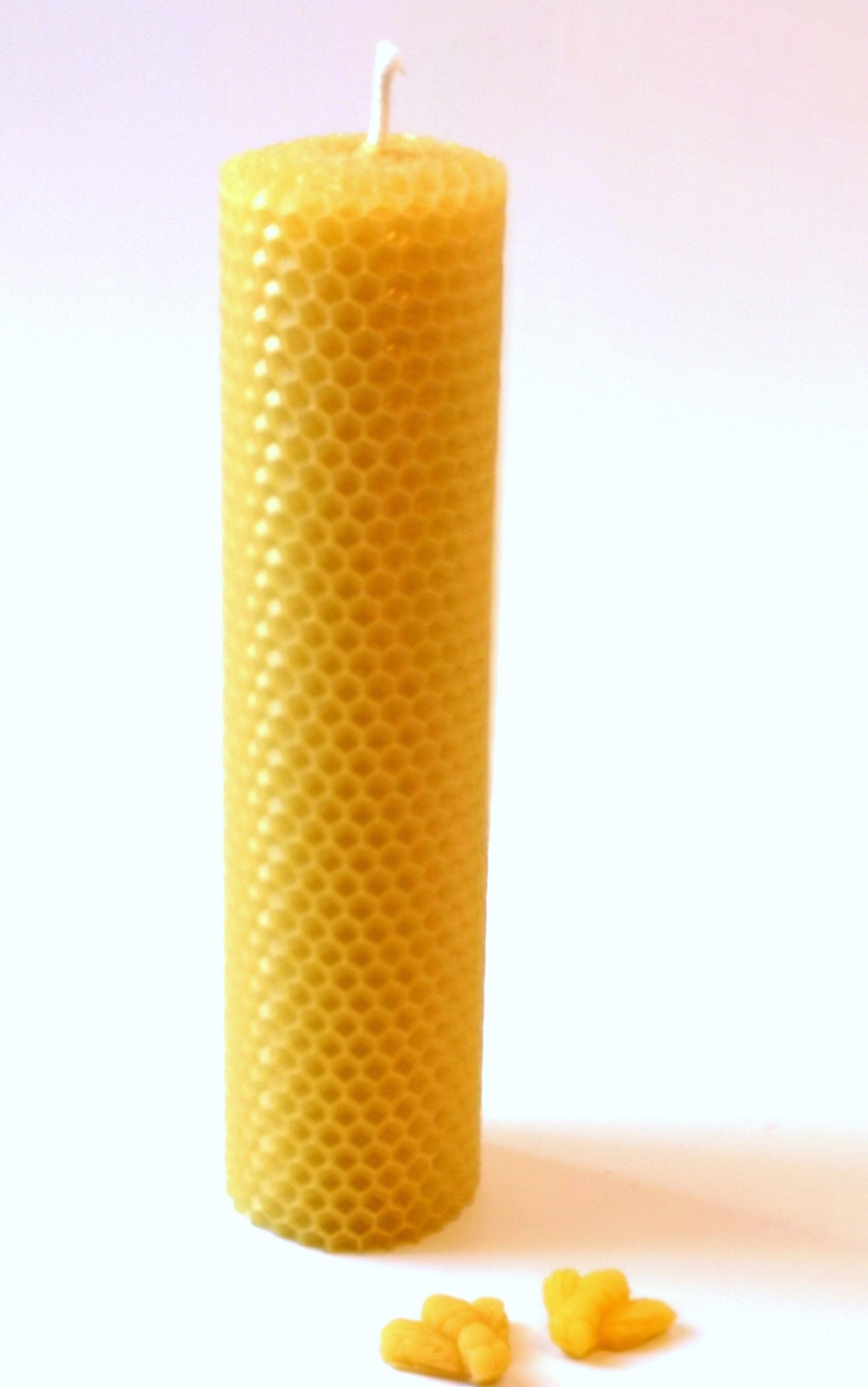 19cm hand-rolled beeswax candle. - 2 little bees