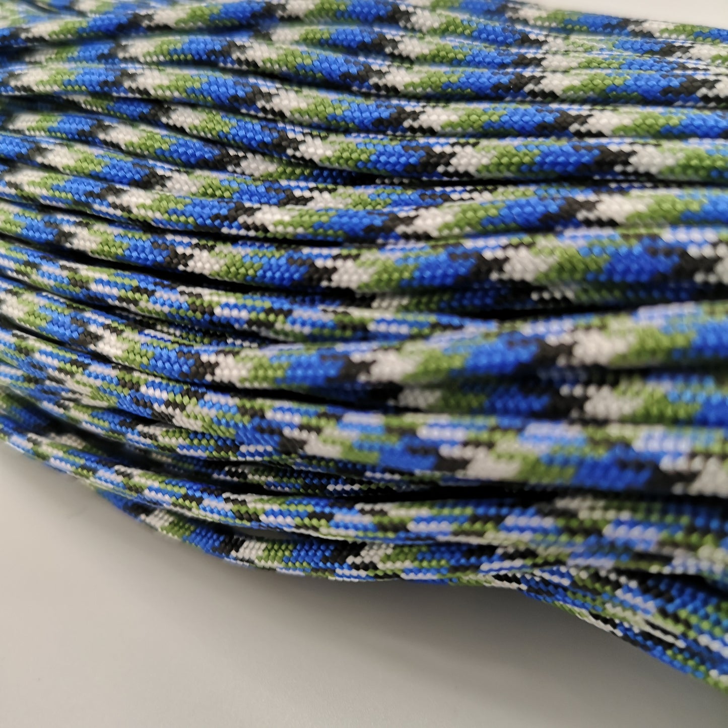 4mm blue/green paracord. 7 Strand