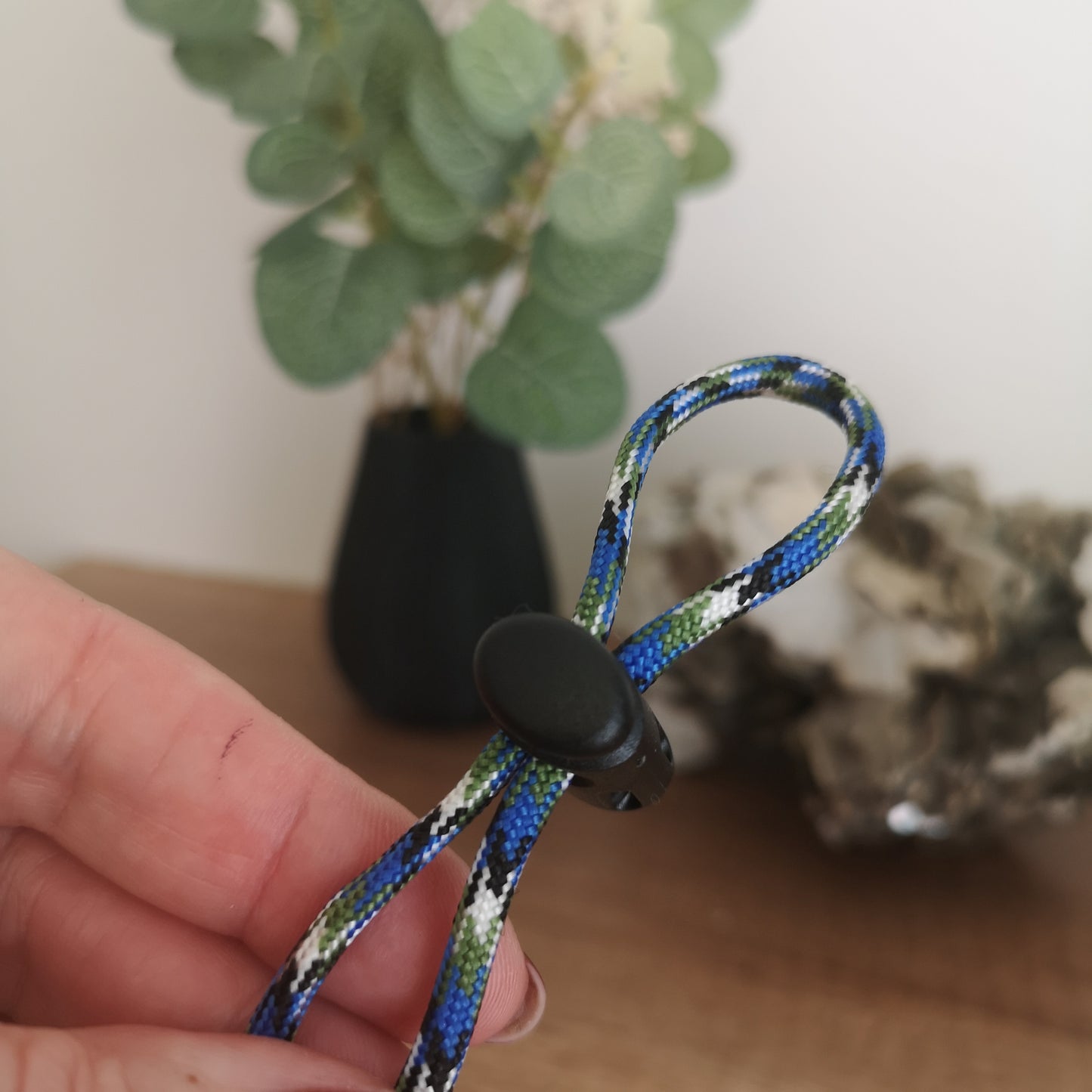 4mm blue/green paracord. 7 Strand