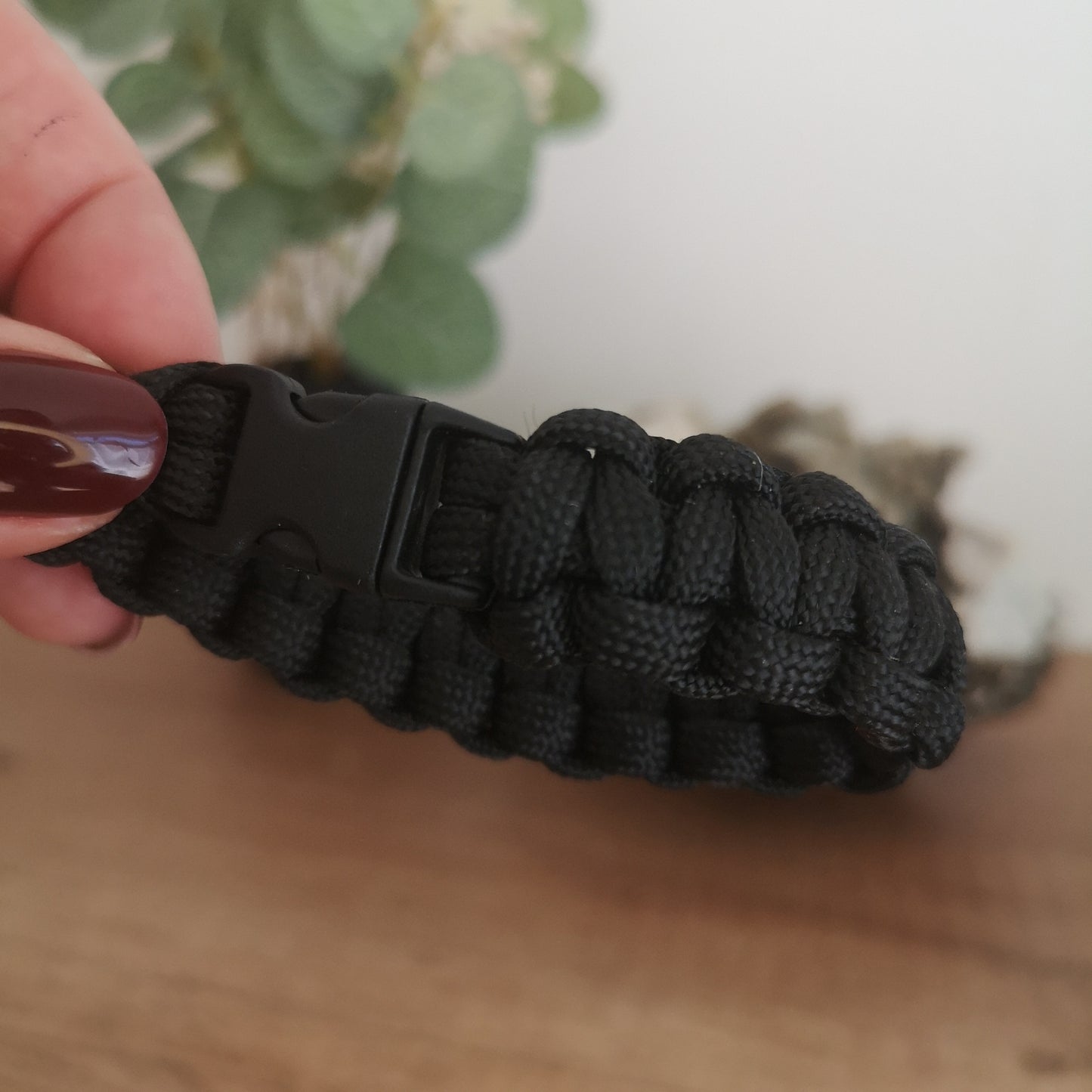 4mm black paracord. 7 Strand