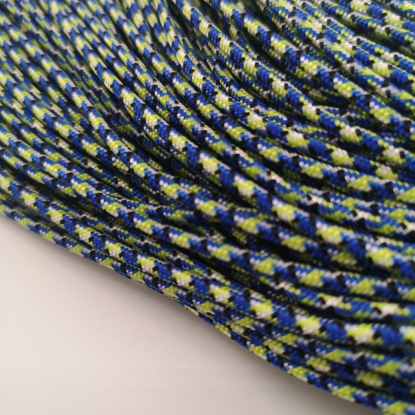 2mm paracord. Blue/yellow