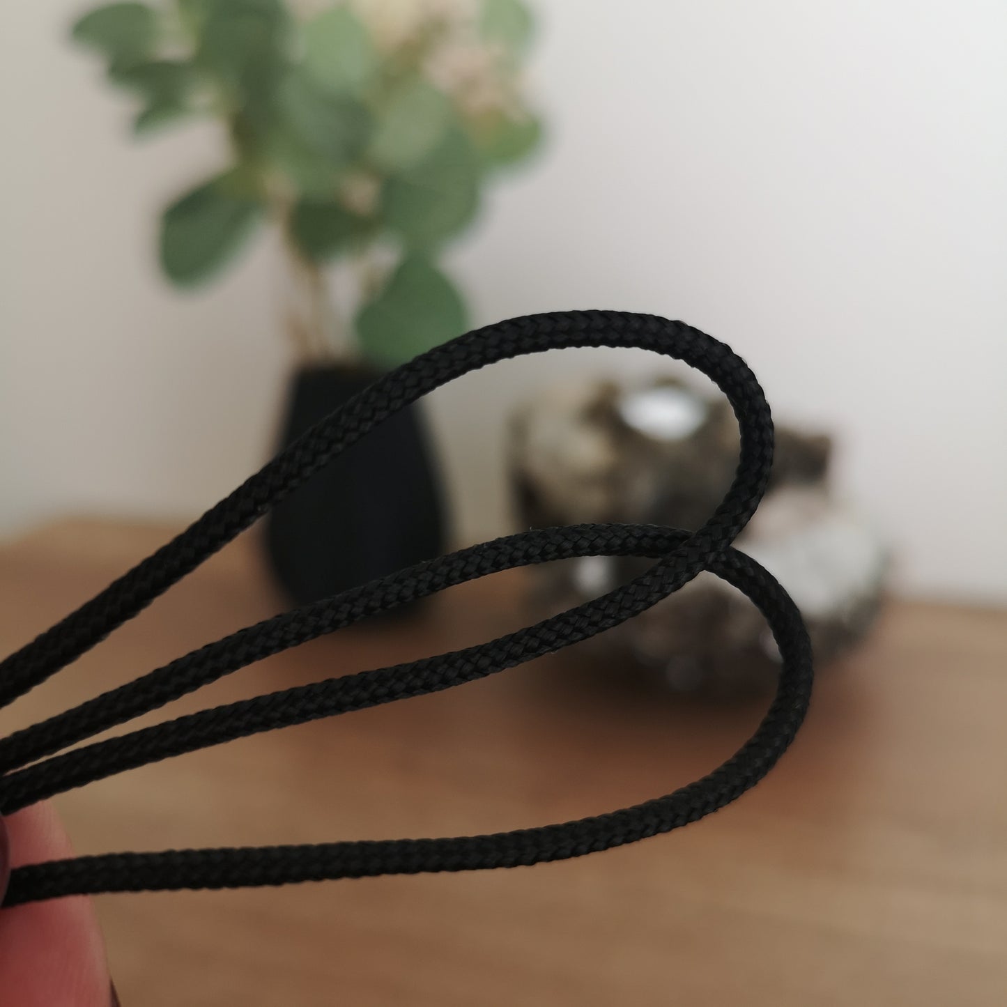 2mm paracord. Black