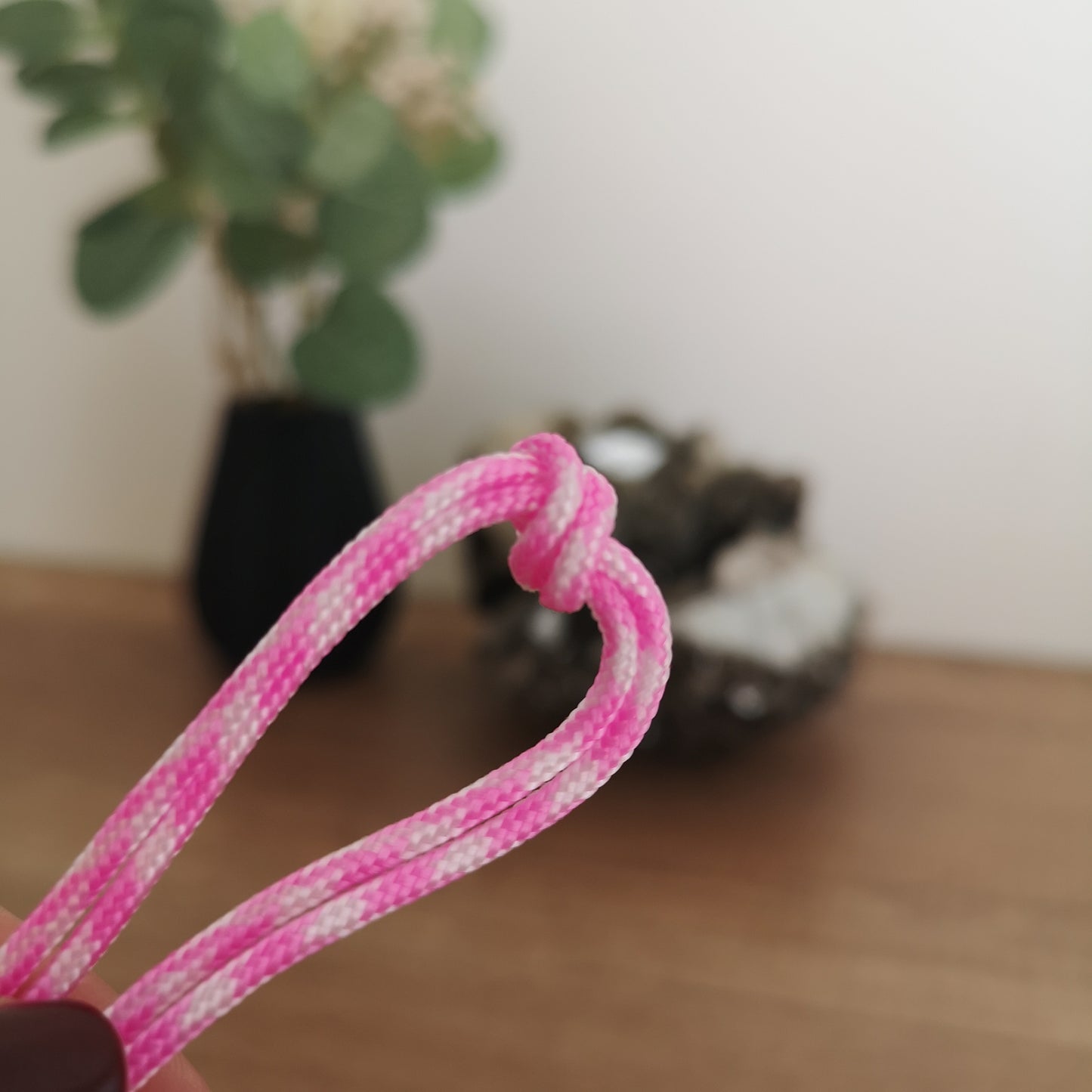 2mm paracord. Pink/white