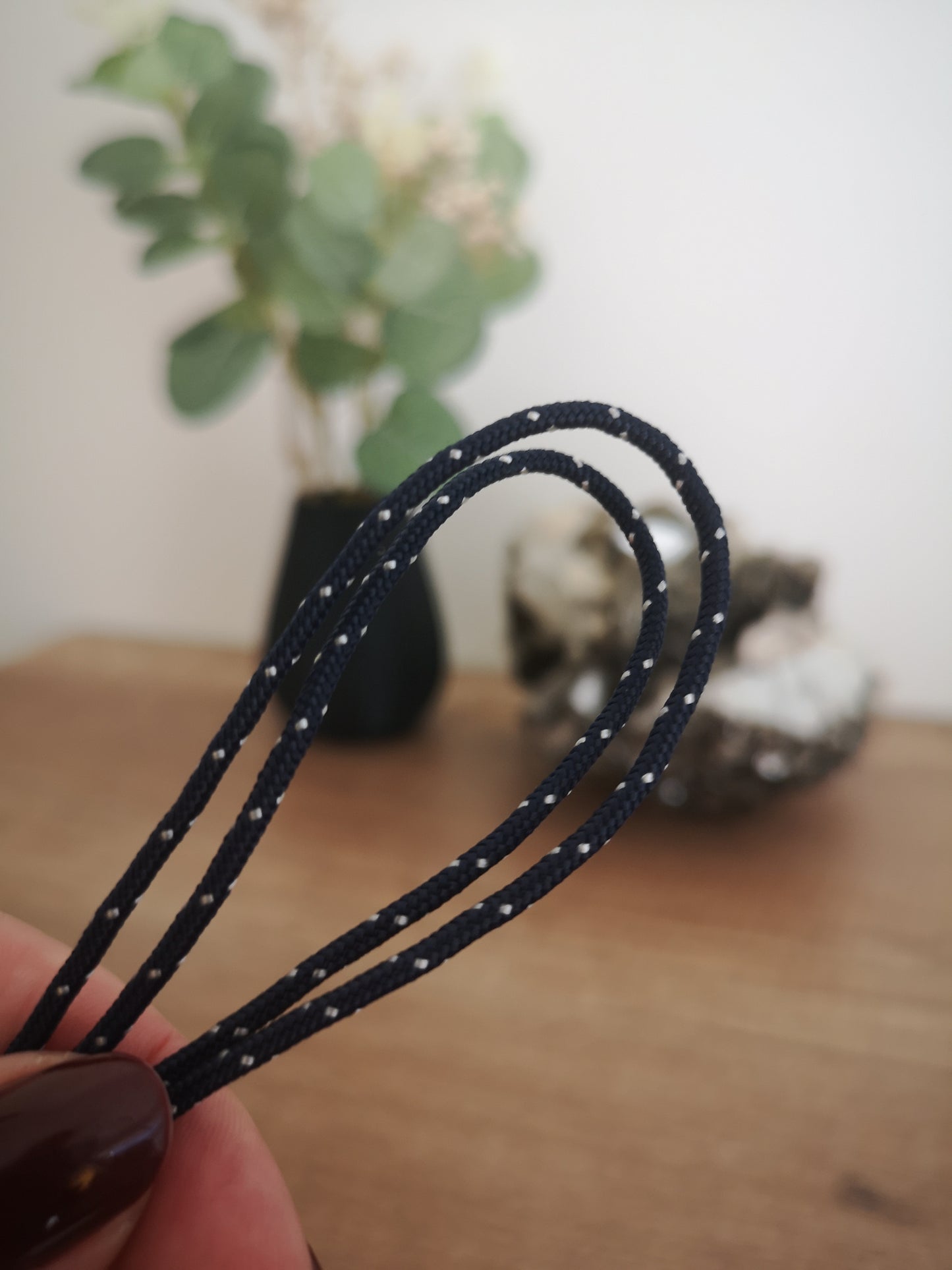 2mm paracord. Navy/white