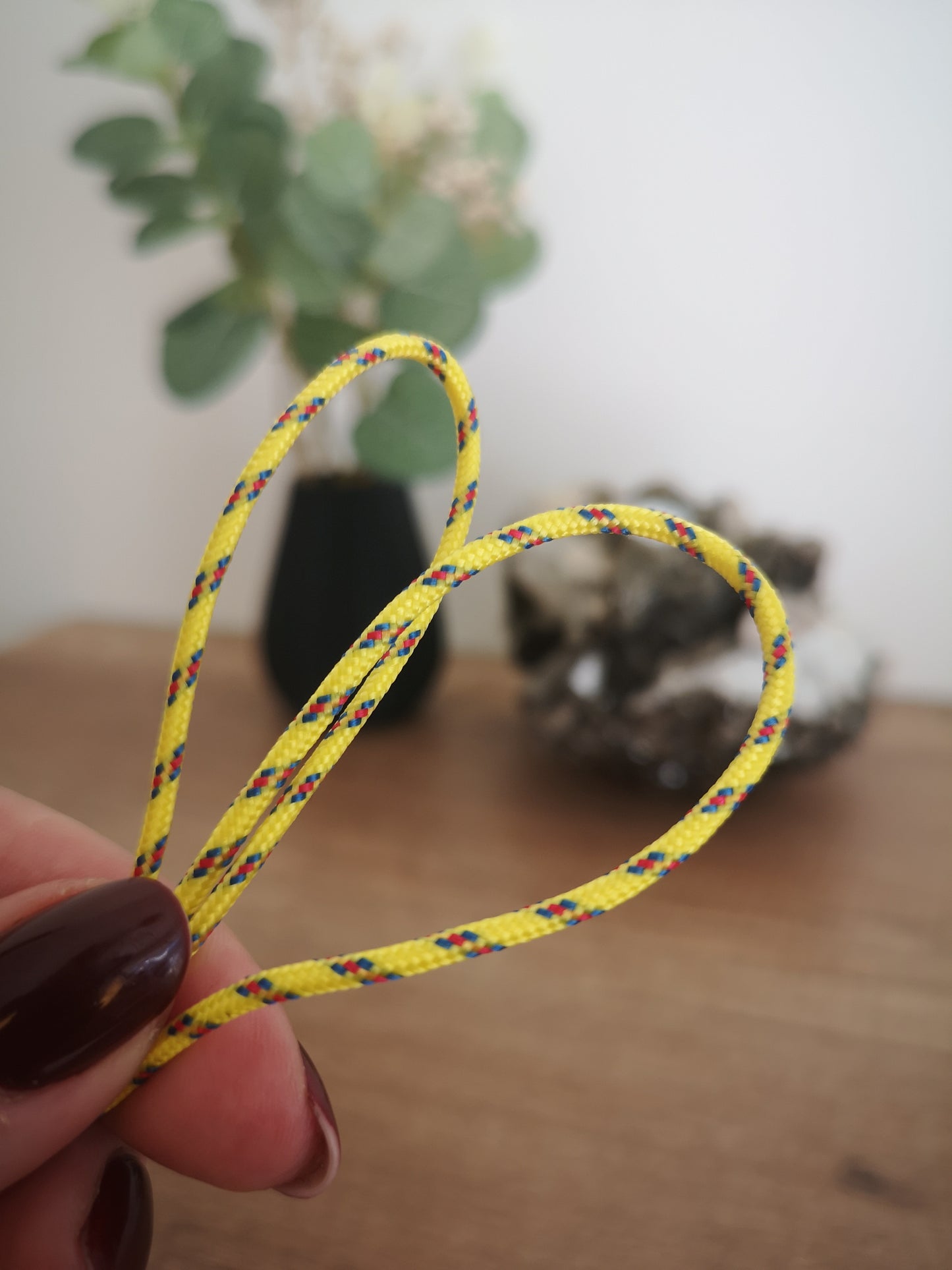 2mm paracord. Yellow/red