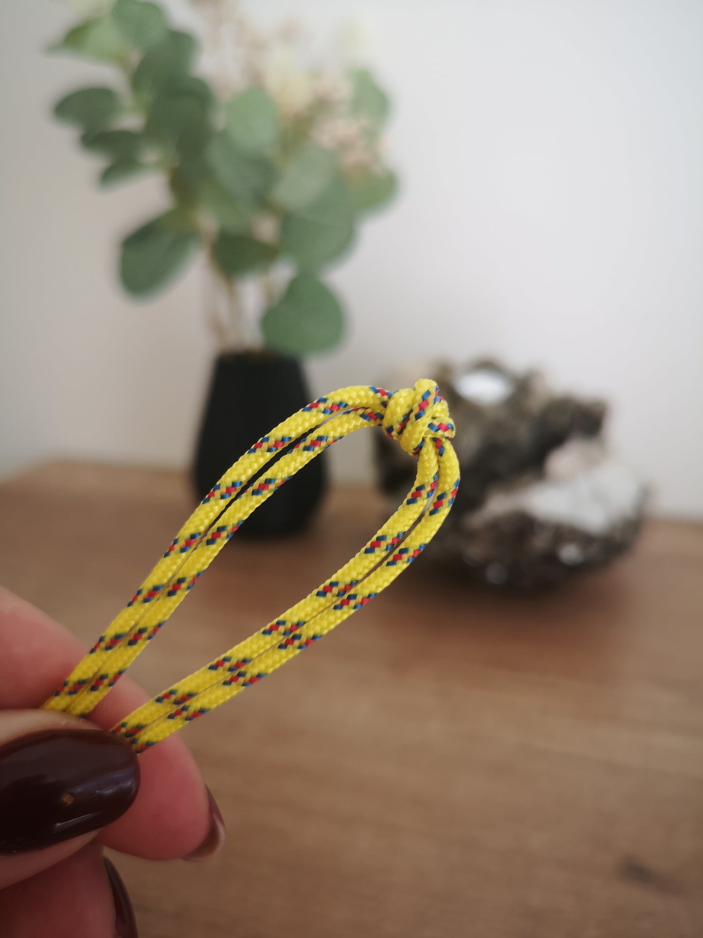 2mm paracord. Yellow/red