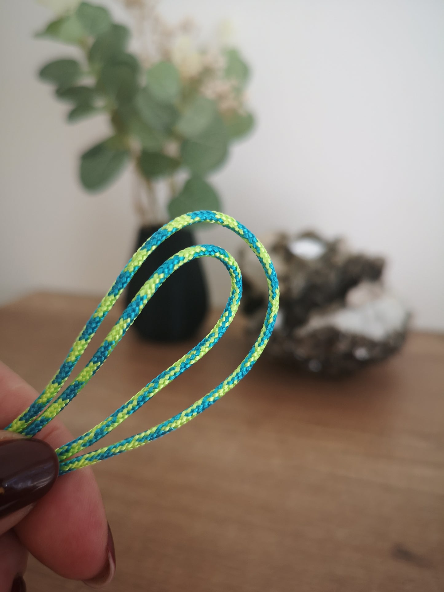 2mm paracord. Yellow/aqua