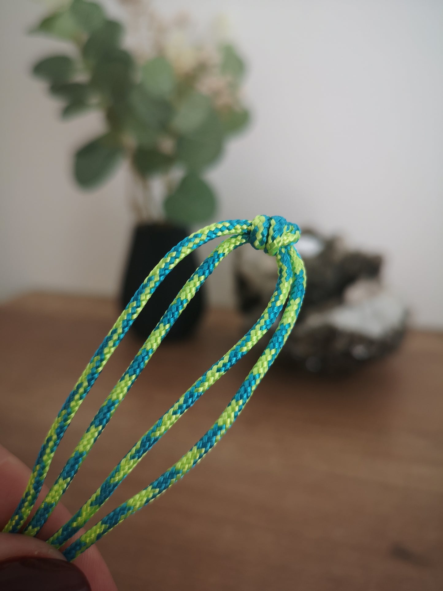 2mm paracord. Yellow/aqua