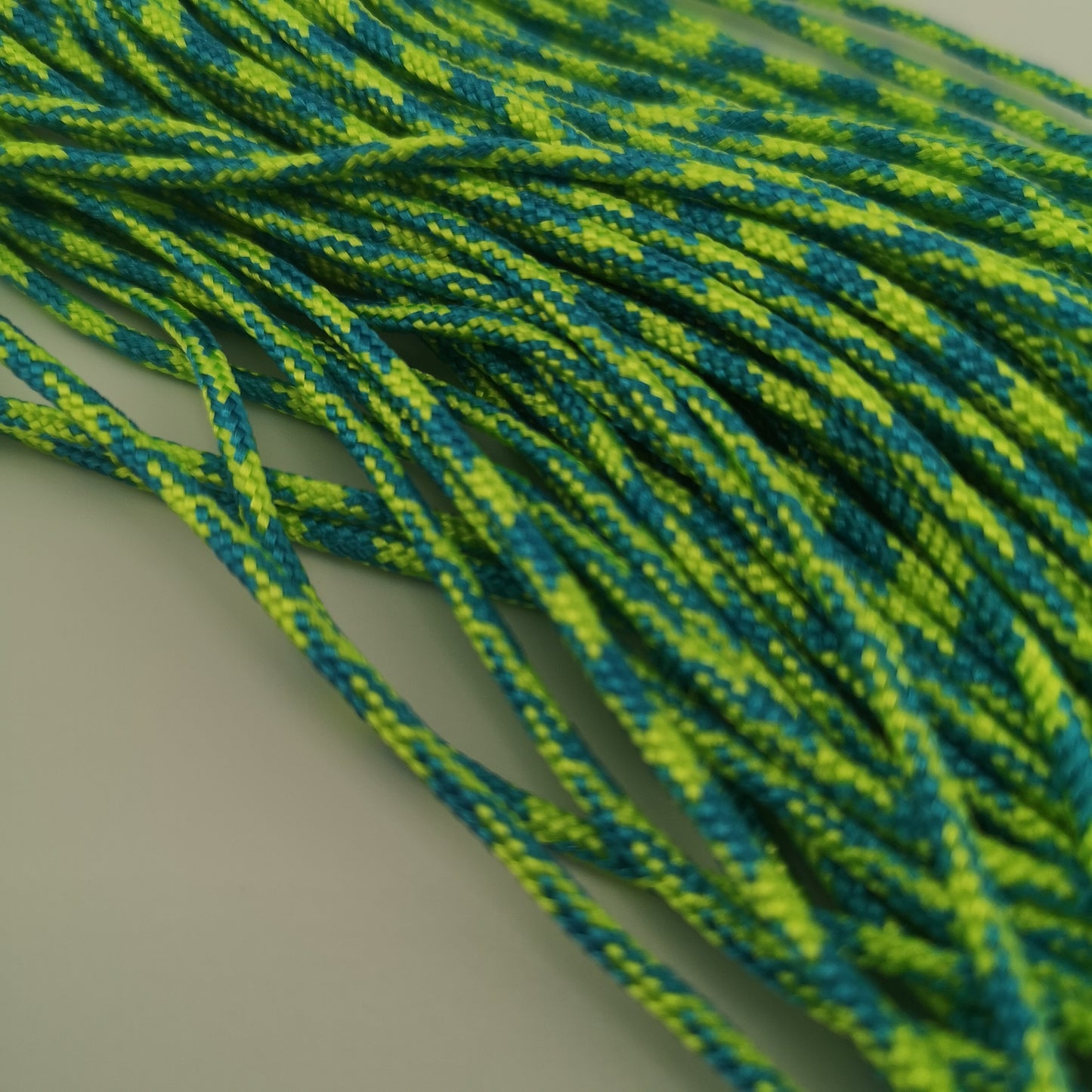 2mm paracord. Yellow/aqua