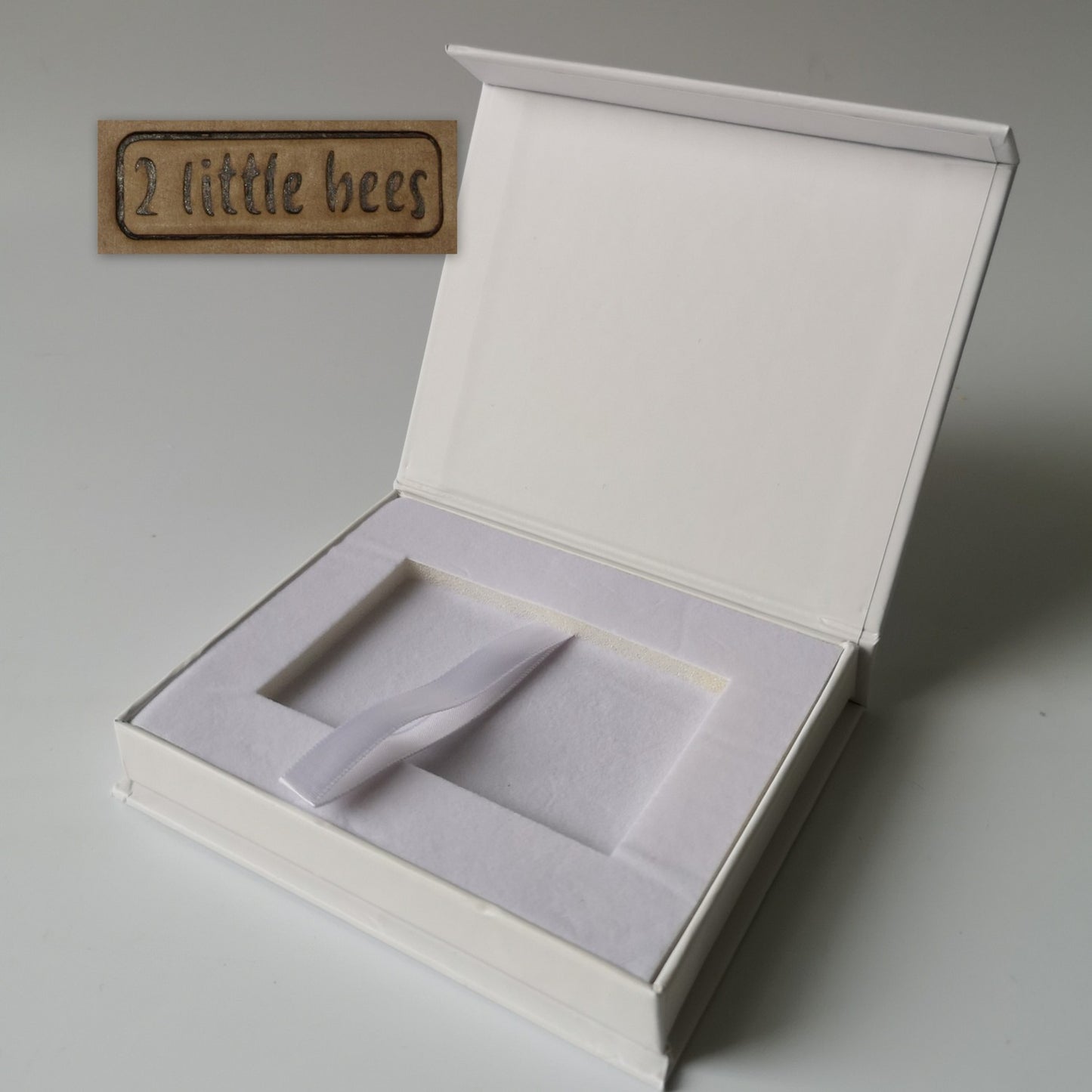 Magnetic gift card box