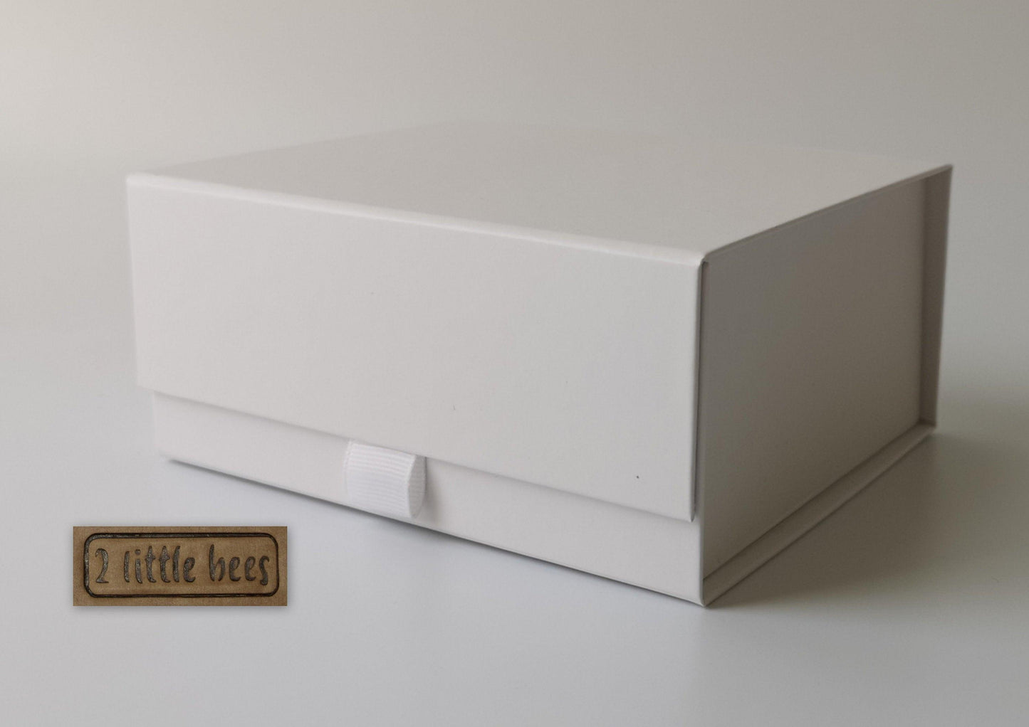 White magnetic gift boxes. Small & Medium. - 2 little bees