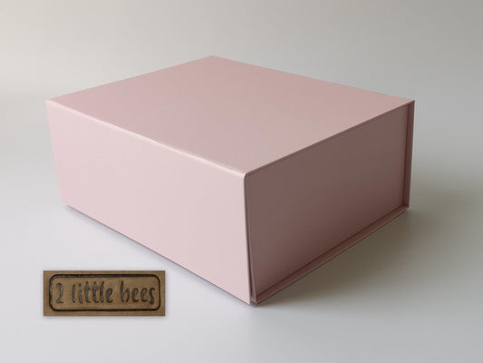 Pink magnetic gift box. Medium boxes